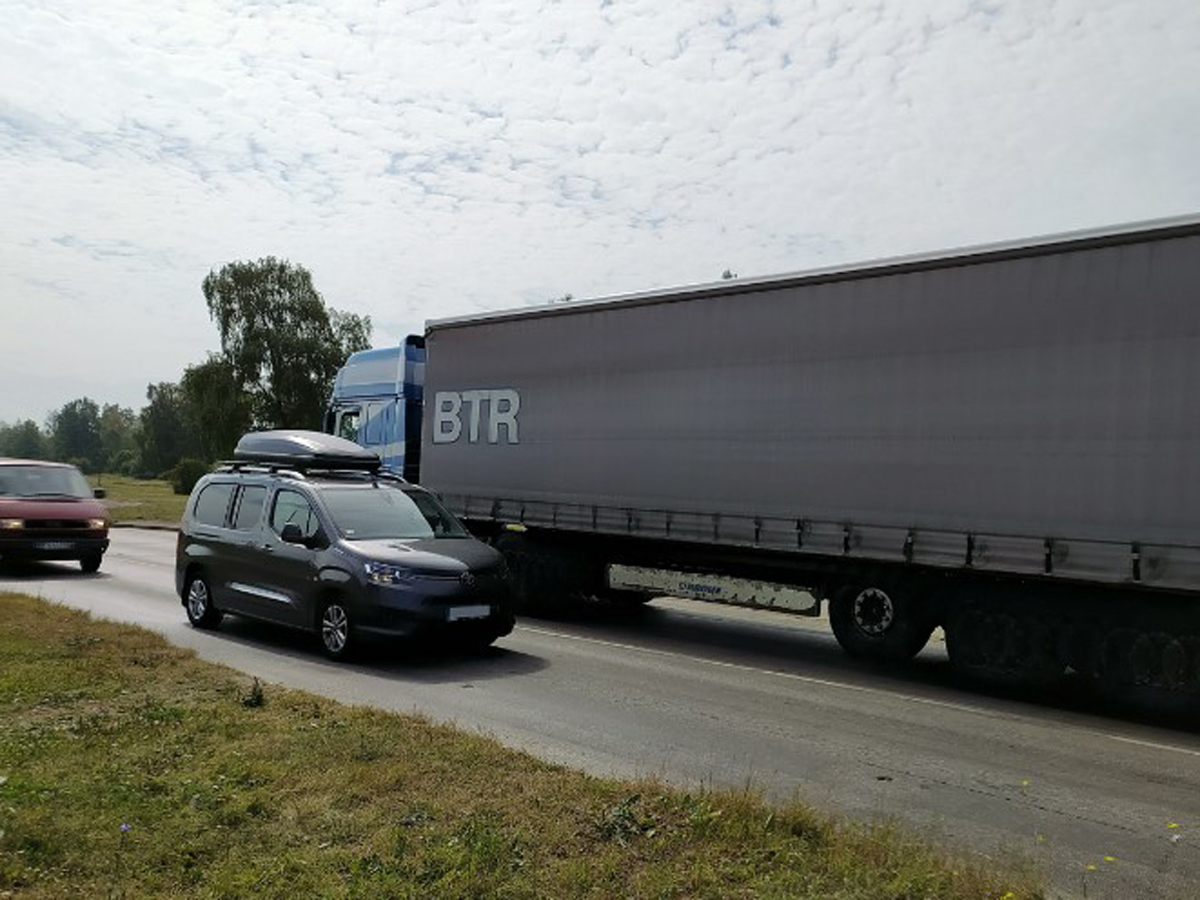 СМИ: в Казахстане начали задерживать российские грузовики с товарами из ЕС
