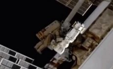 Попавший в эфир диалог российских космонавтов в открытом космосе про болт рассмешил Сеть